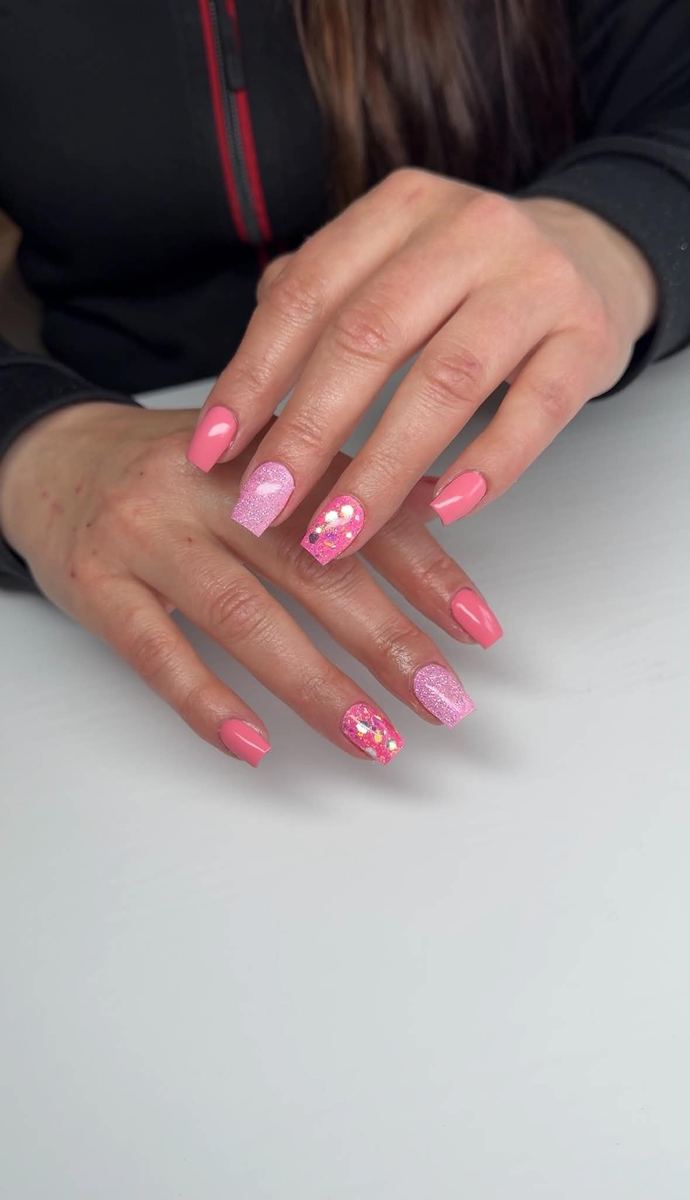 Nagelförlängning i Mora – rosa med glitter