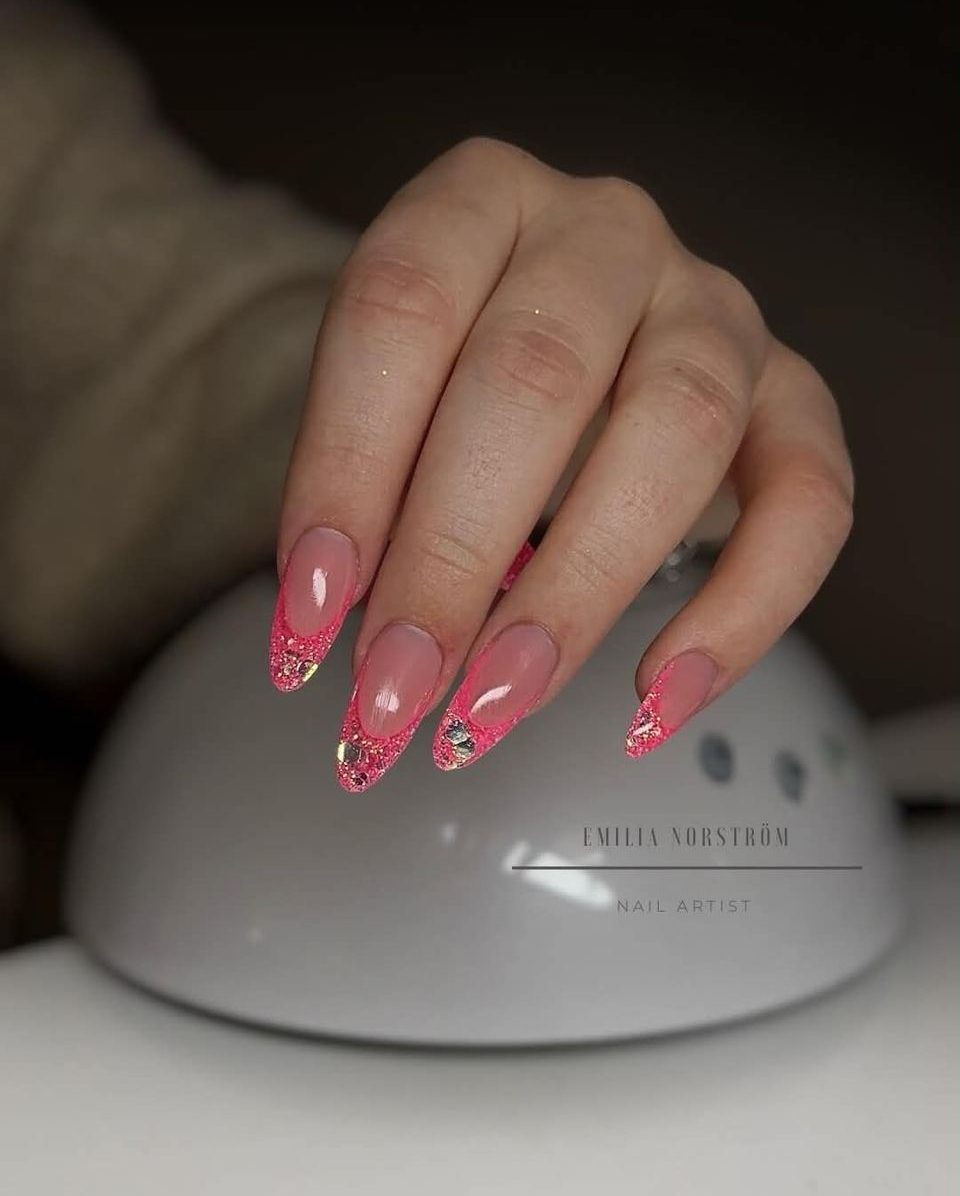 Nagelförlängning i Mora – rosa fransk med glitter