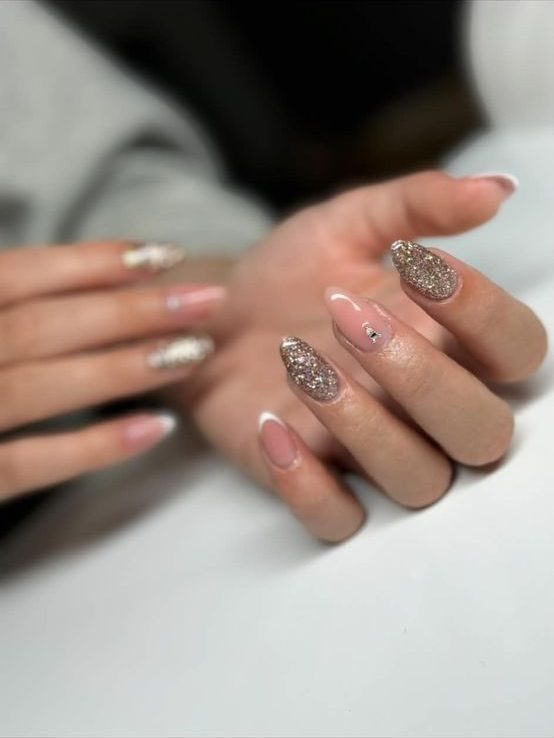 Nagelförlängning i Mora – silverglitter